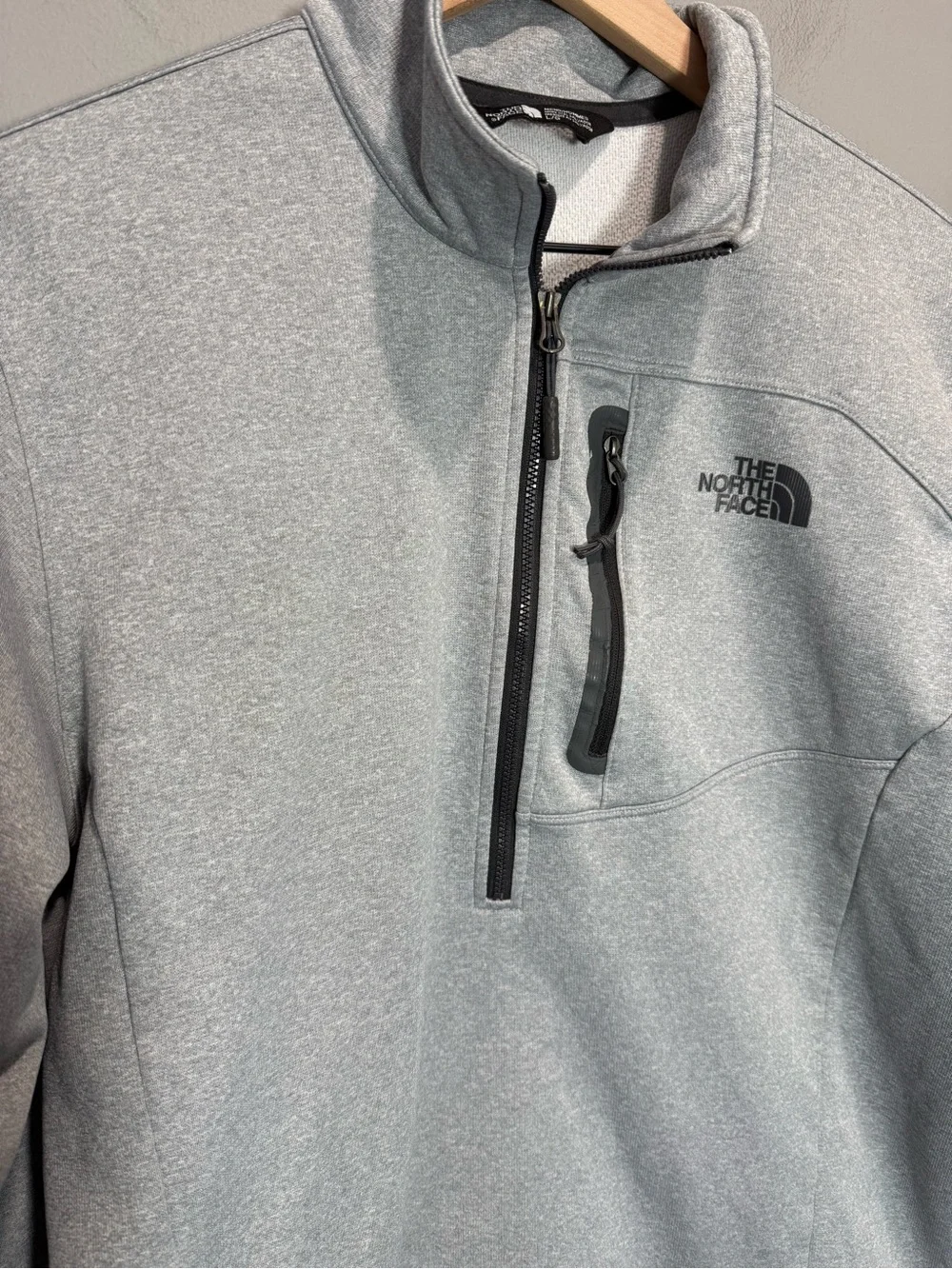 The North Face Men’s Large Gray 1/4 Zip Pullover Fleece Jacket